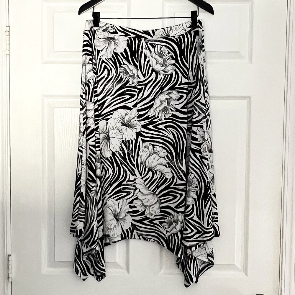 Chico's zebra floral handkerchief hem black white stretch skirt Size 2 (L)